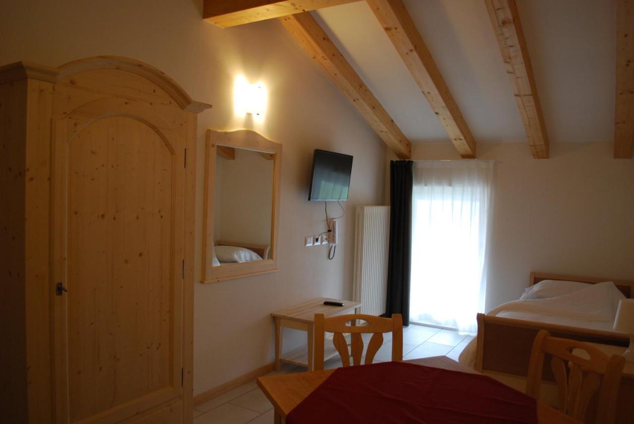 Hotel Elbele Garni Folgaria Pokoj fotografie